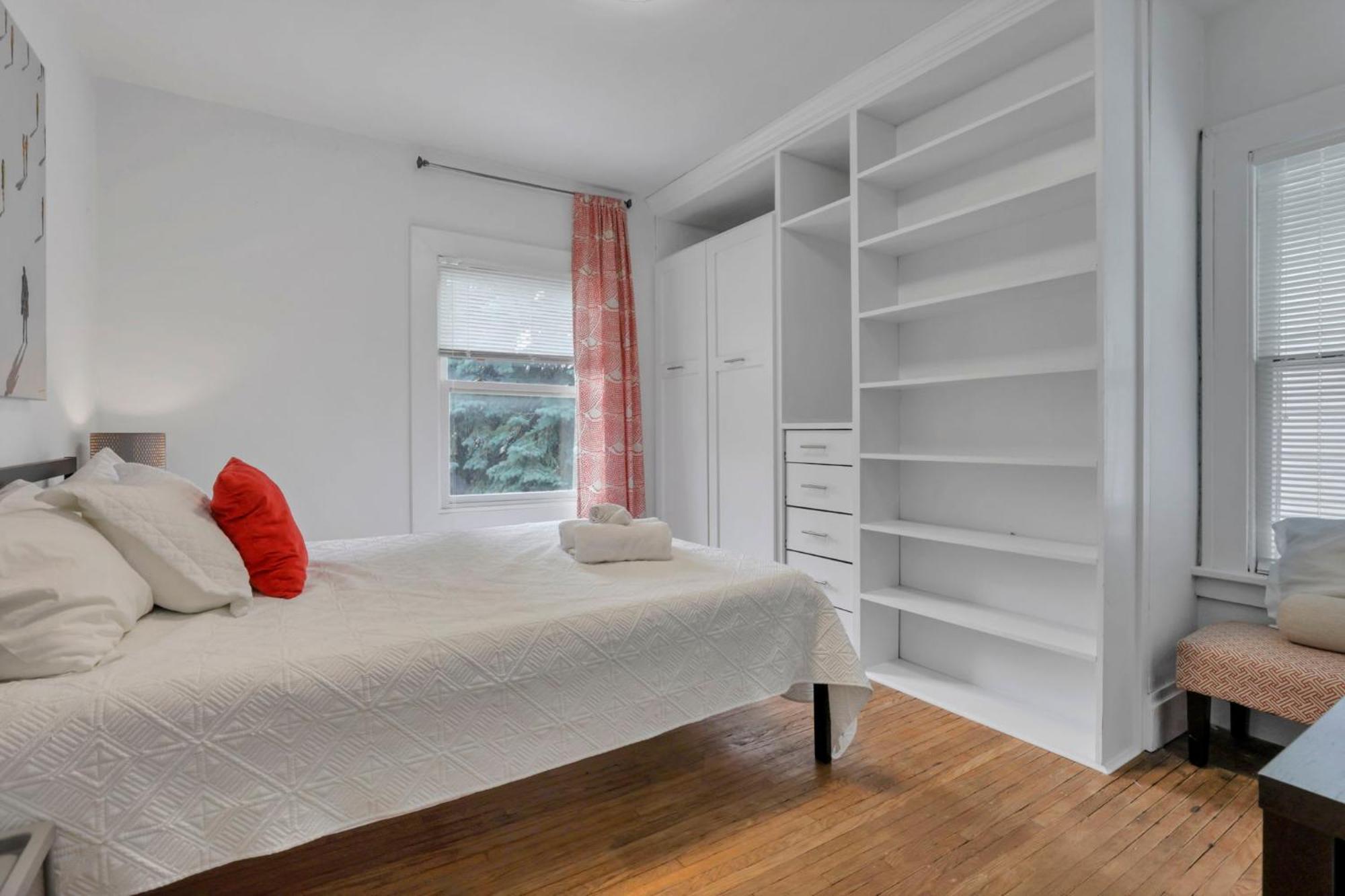 Housepitality - The Maynard Manor Holiday home